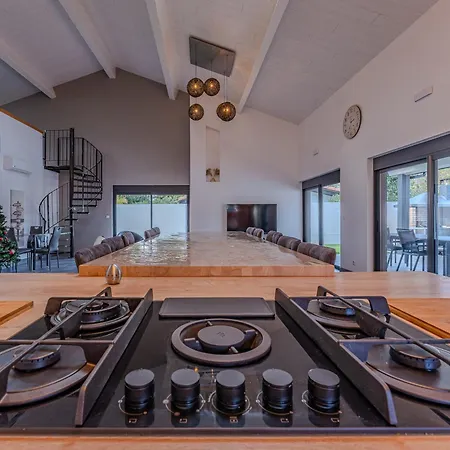 De Luxe 4* Avec Piscine Chauffee, Wifi Et Garage A - 10 Pers. Non-fumeur - Fr-1-521-236 *